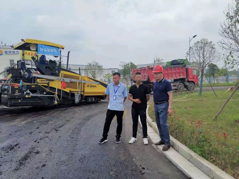 建設精品工程，鑄就行業(yè)名片，集團董事長孔德穩(wěn)蒞臨舜宇光學路面工程檢查指導工作