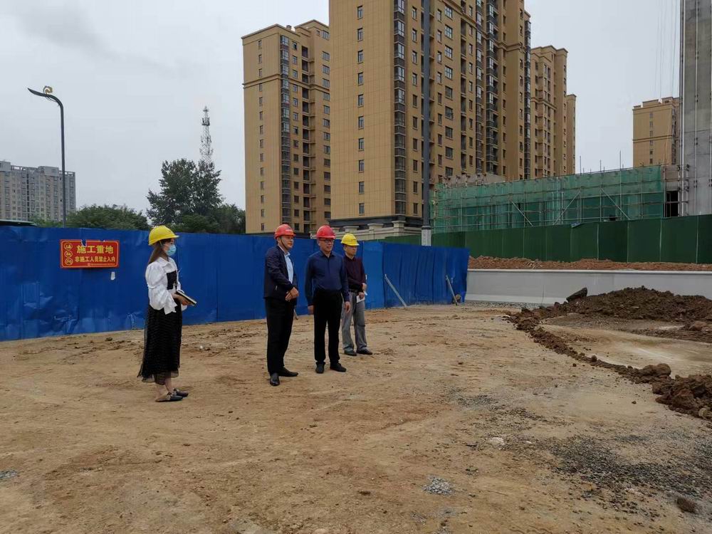 集團(tuán)董事長孔德穩(wěn)趕赴新十八大街項(xiàng)目施工現(xiàn)場、王水生產(chǎn)基地視察工作