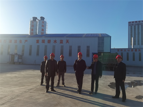 11月8日下午，信陽市發(fā)改委主任張宗福等一行領(lǐng)導(dǎo)蒞臨河南永和建設(shè)集團(tuán)有限公司平橋五里店王水拌合站視察指導(dǎo)工作！