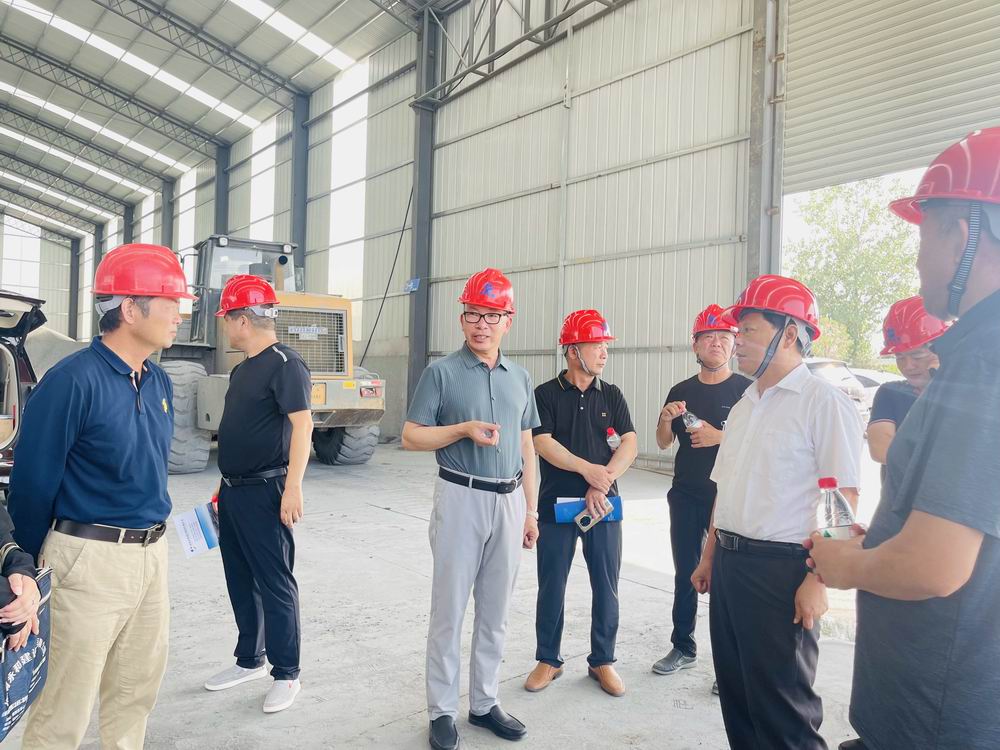 信陽市公路事業(yè)發(fā)展中心、信陽市公路局、107國道建設(shè)工程指揮部、中國中冶信陽項目部等單位蒞臨河南永和建設(shè)集團(tuán)檢查指導(dǎo)工作