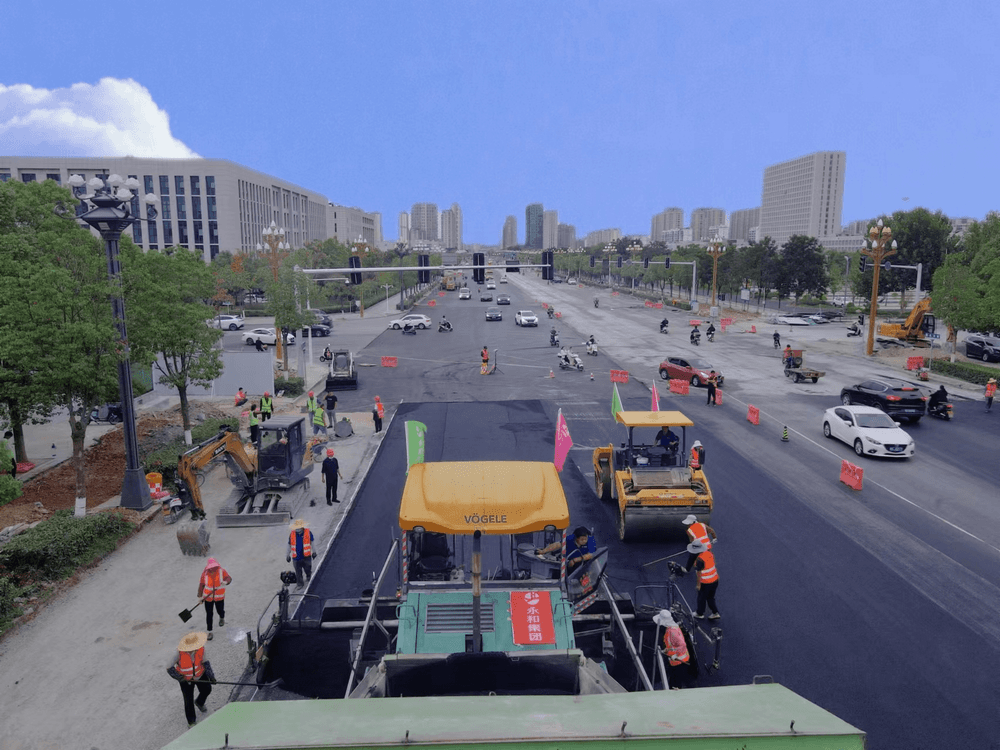   喜迎二十大，新五保暢通--永和集團新五大道施工忙